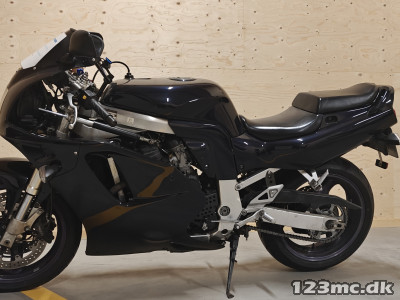 Suzuki GSXR 750 Suzuki GSXR 750