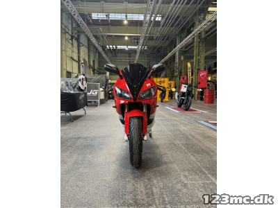 Yamaha YZF R1 Super sport Yamaha YZF R1 Super sport