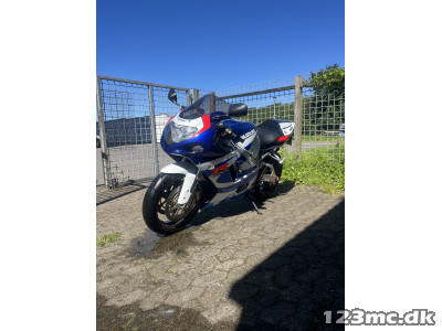 Suzuki GSXR 750 Suzuki GSXR 750