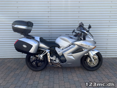 Honda VFR 800 F HMC Motorcykler. Vi bytter gerne. Honda VFR 800 F HMC Motorcykler. Vi bytter gerne.