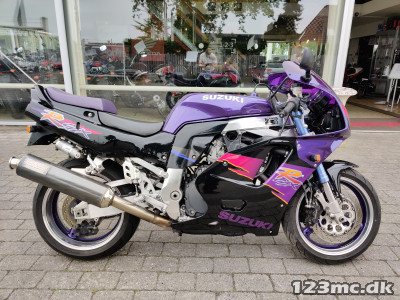 Suzuki GSXR 750 Suzuki GSXR 750