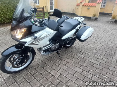 Suzuki DL 650 V-Strom tour Suzuki DL 650 V-Strom tour