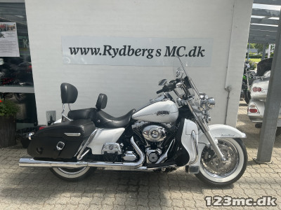 Harley-Davidson FLHRC Road King Classic Harley-Davidson FLHRC Road King Classic