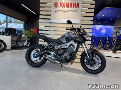 Yamaha MT-09 Yamaha MT-09