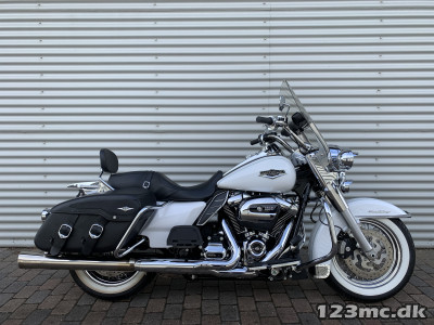 Harley-Davidson FLHRC Road King Classic HMC Motorcykler. Vi bytter gerne. Harley-Davidson FLHRC Road King Classic HMC Motorcykler. Vi bytter gerne.