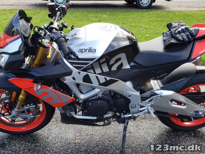 Aprilia Tuono V4 1100 Factory Sport Aprilia Tuono V4 1100 Factory Sport