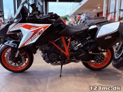 KTM 1290 Super Duke GT KTM 1290 Super Duke GT