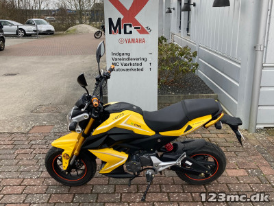 e-MO El scooter e-mio e-MO El scooter e-mio