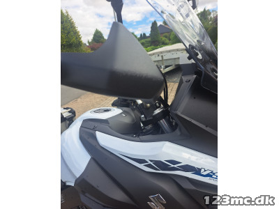 Suzuki DL 650 V-Strom Tour Suzuki DL 650 V-Strom Tour