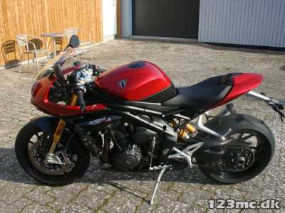 Triumph Speed Triple 1200 RR Triumph Speed Triple 1200 RR