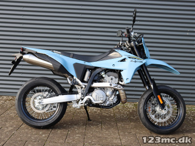 Suzuki DR-Z4SM Suzuki DR-Z4SM