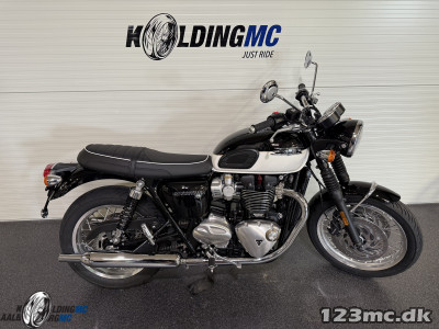 Triumph Bonneville T 120 Jet Black & Fusion White Triumph Bonneville T 120 Jet Black & Fusion White