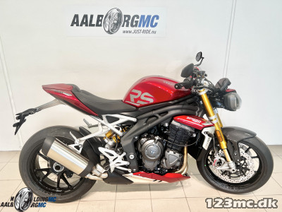 Triumph Speed Triple 1200 RS Carnival Red Triumph Speed Triple 1200 RS Carnival Red