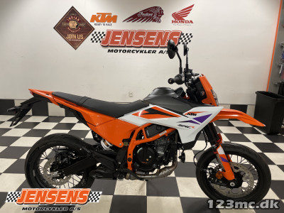 KTM 390 SMC R KTM 390 SMC R